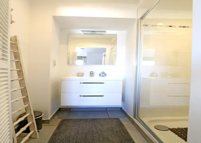 דירה In Near Zeedijk